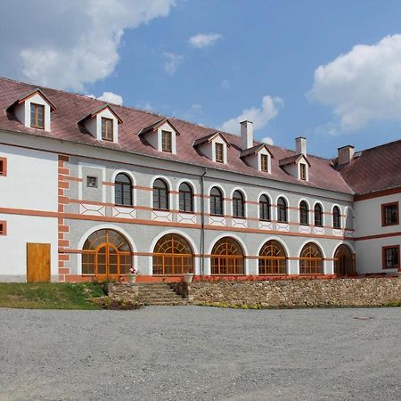 Hotel Zámek Libouň Louňovice pod Blaníkem Esterno foto