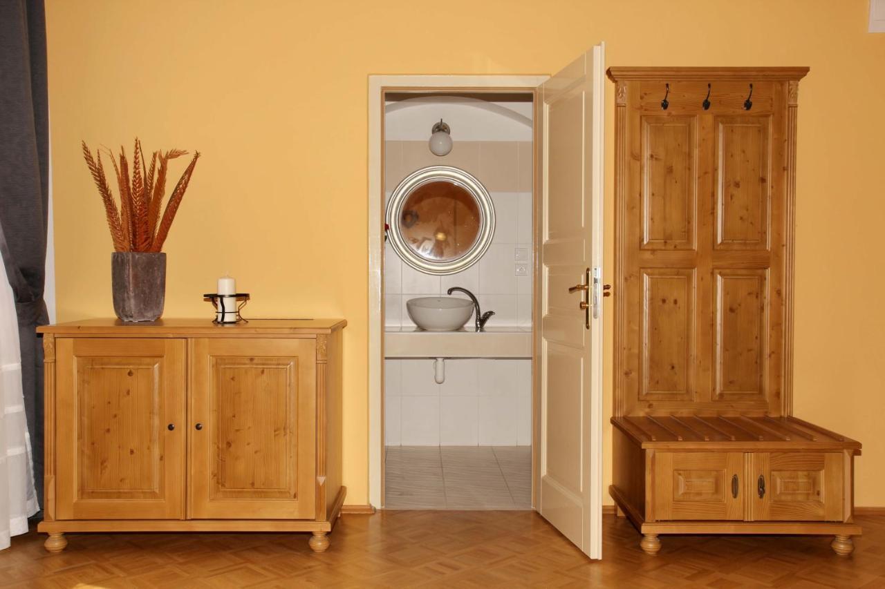 Hotel Zámek Libouň Louňovice pod Blaníkem Esterno foto