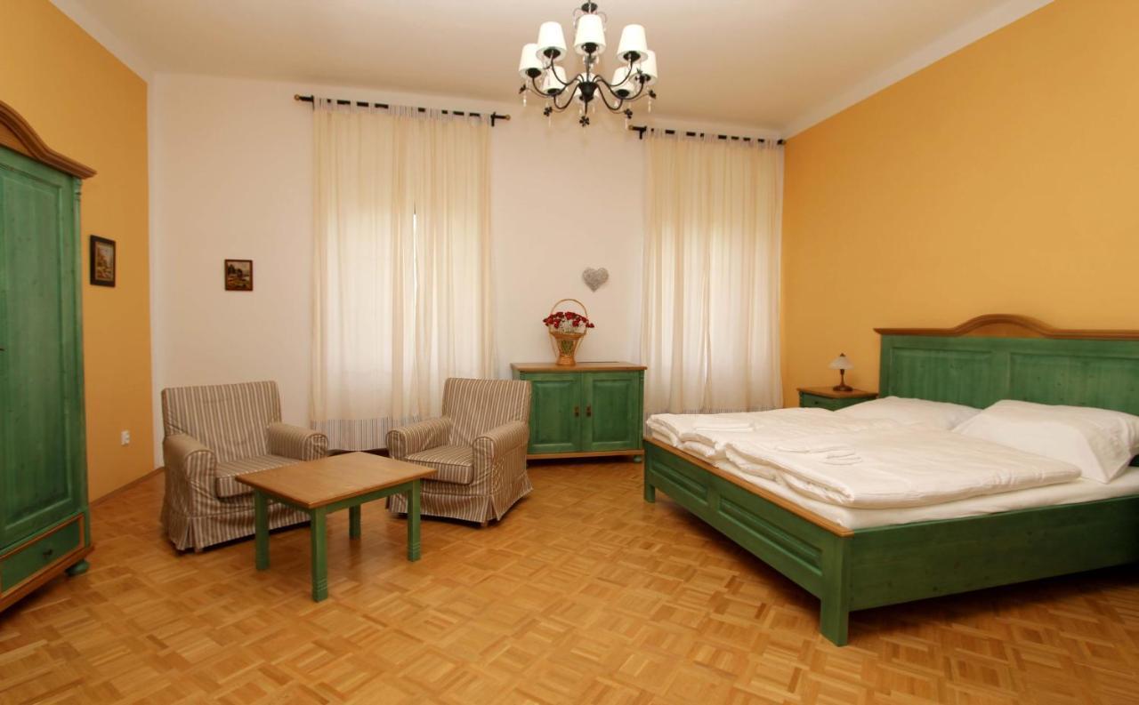 Hotel Zámek Libouň Louňovice pod Blaníkem Esterno foto