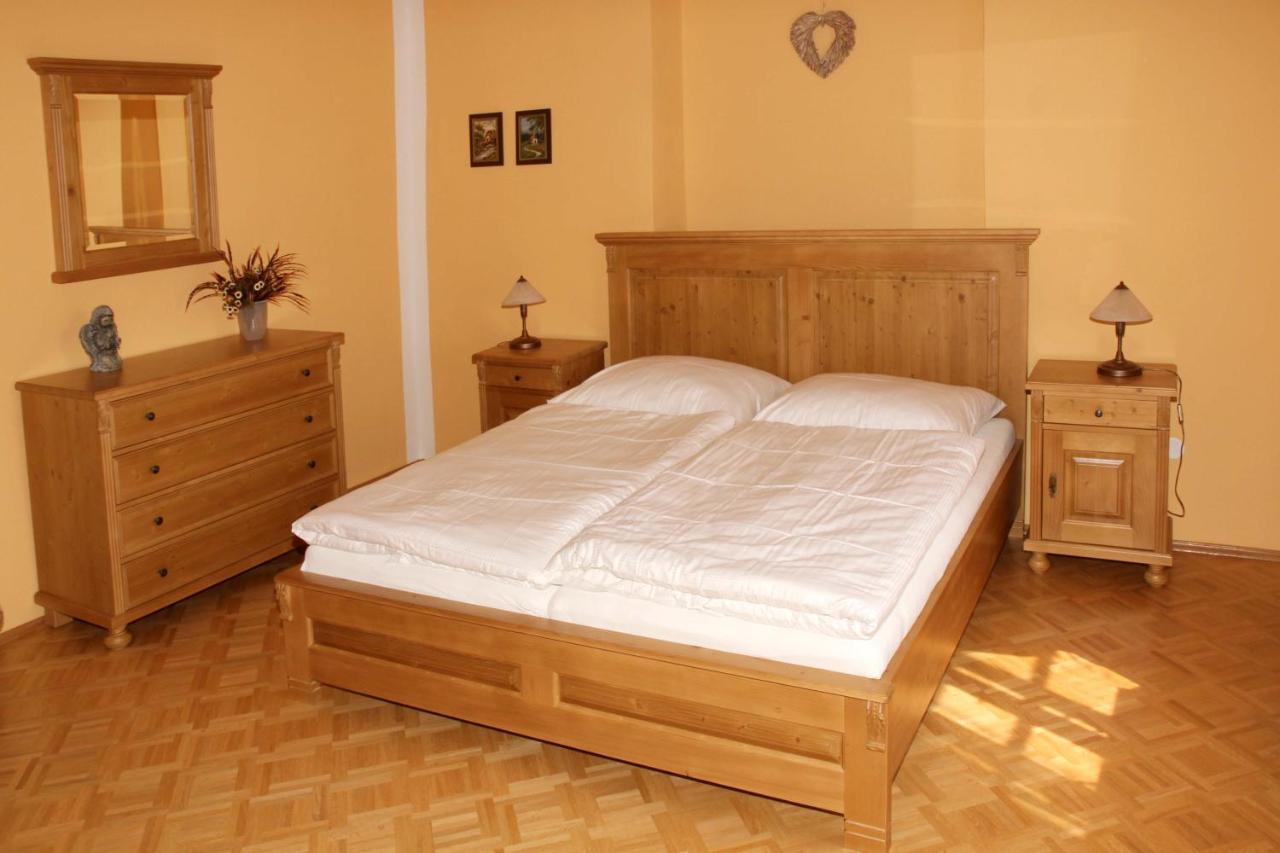 Hotel Zámek Libouň Louňovice pod Blaníkem Esterno foto
