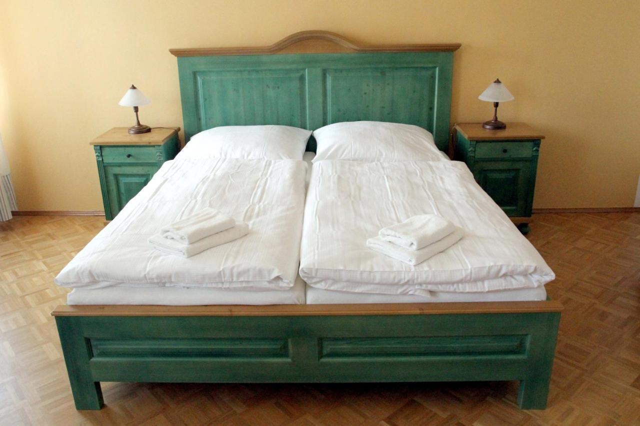Hotel Zámek Libouň Louňovice pod Blaníkem Esterno foto