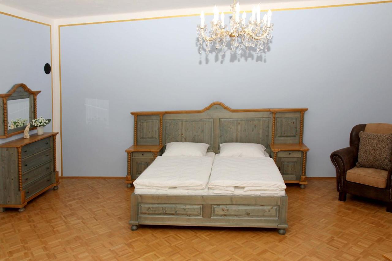 Hotel Zámek Libouň Louňovice pod Blaníkem Esterno foto