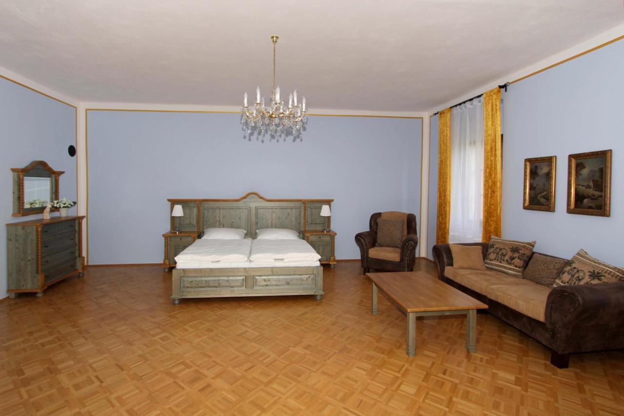 Hotel Zámek Libouň Louňovice pod Blaníkem Esterno foto