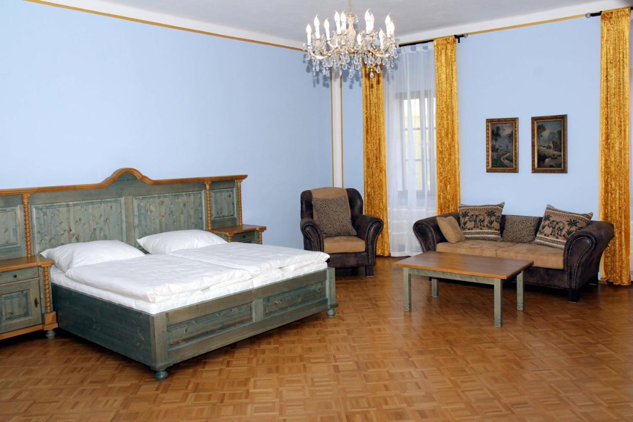 Hotel Zámek Libouň Louňovice pod Blaníkem Esterno foto